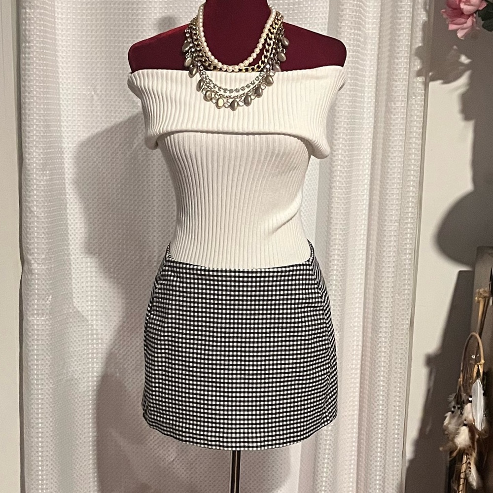 Urban Outfitters Women’s Black/White Checkered Print Mini Skirt (M)